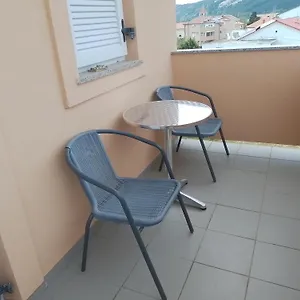 apartments-rajka-rab.primorje-gorskikotar.com/